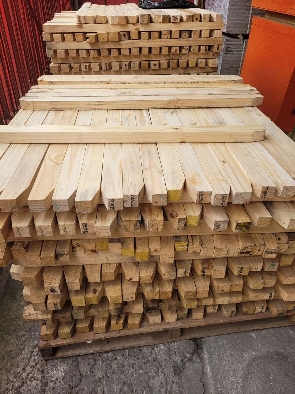 Mandeira de pinus  $2.50 a peça 