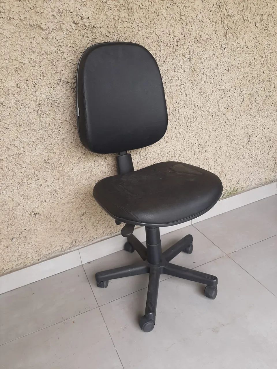 Vendo cadeira rodinha NOVA  - Foto 3