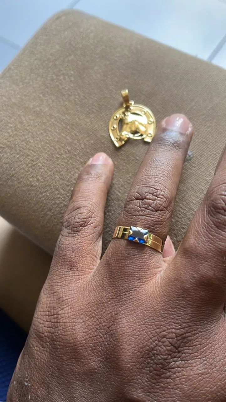 Vendo Anel ouro 18k com pedra Azul