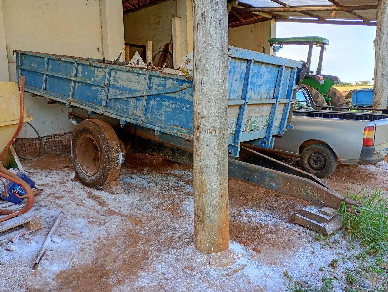 Carreta grande para trator com chassi reforçado 