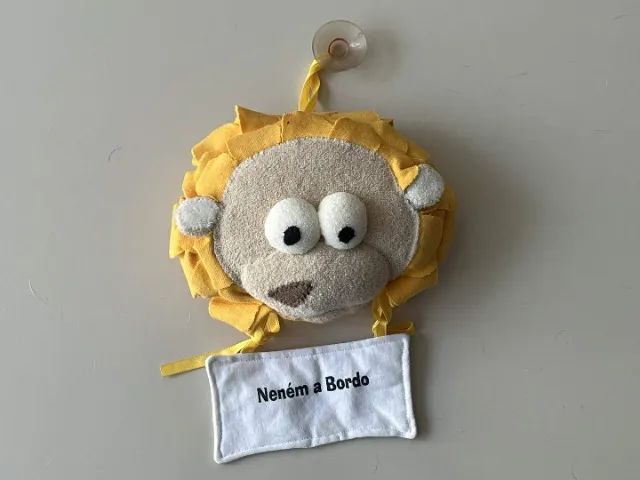 Boneco de pelucia bebê a bordo
