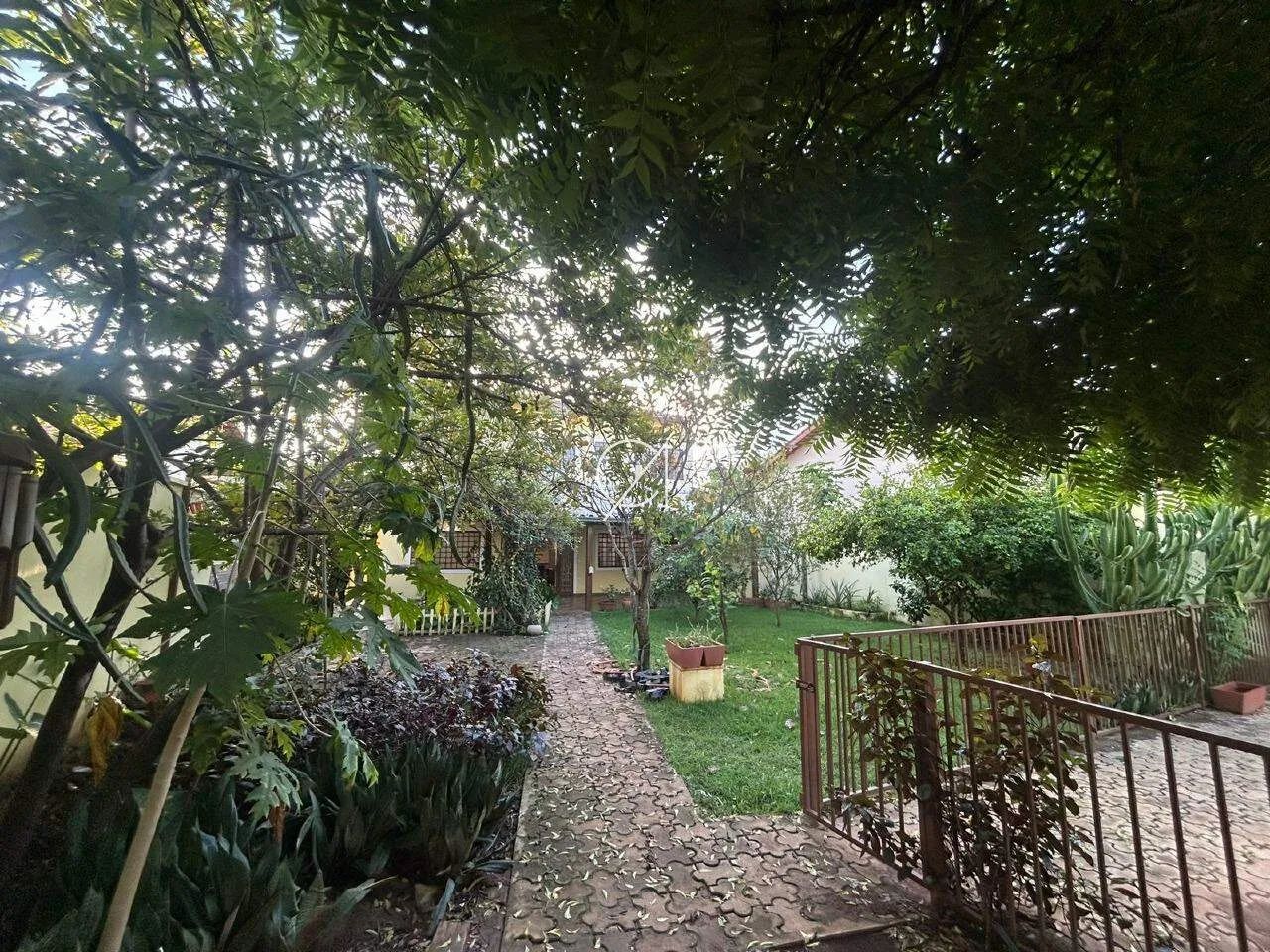 VENDE-SE SOBRADO COM TRÊS QUARTOS NA 508 NORTE - Foto 4
