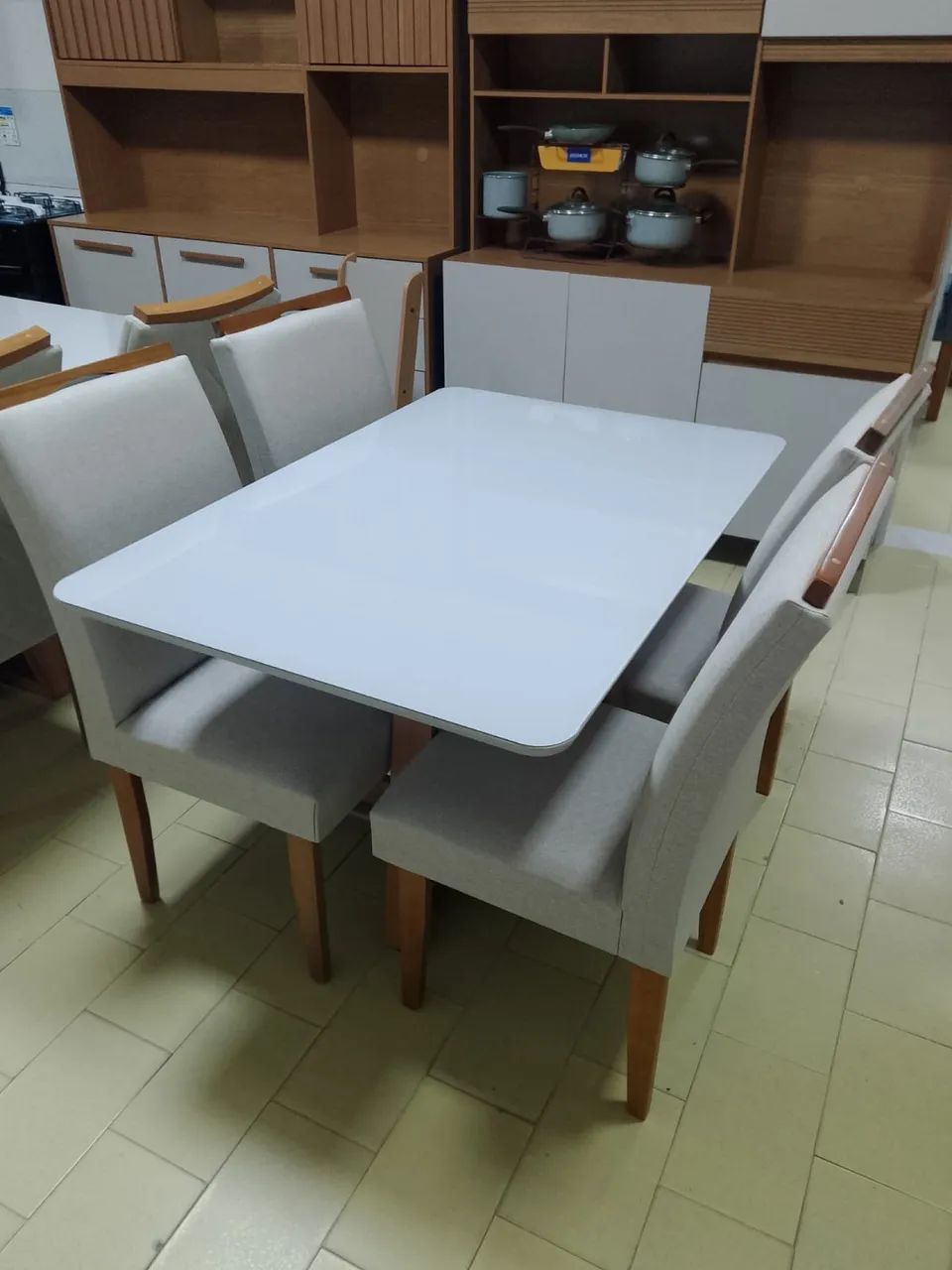 Mesa Mariana 4 Cadeiras - Base e Cadeiras em Madeira, Tampo com Vidro Laqueado - Foto 4