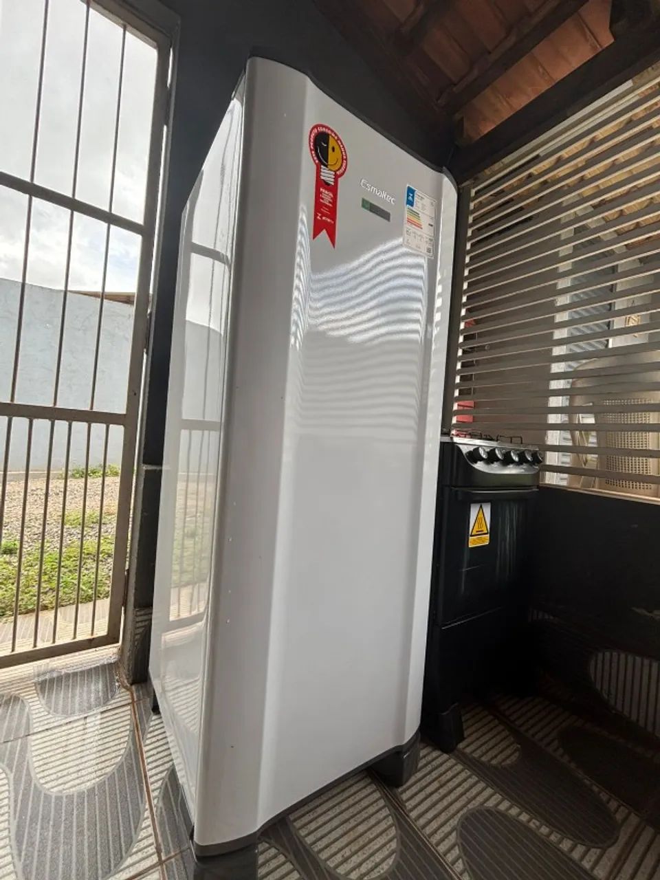 Geladeira Esmaltec + Fogão 4 bocas ( 6 meses de uso, semi-novos) entrego - Foto 4