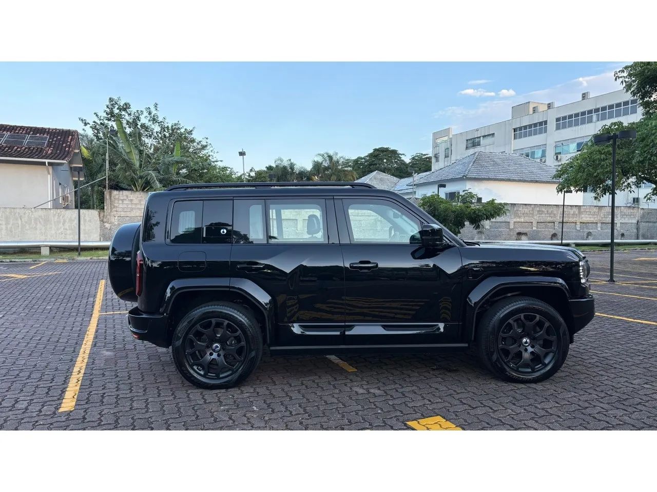 Denza B5 SUV híbrido plug-in, foto 5 de 16