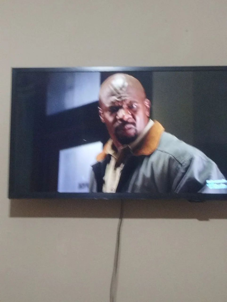 Vendo minha tv smart semi nova Samsung 32 polegadas - Foto 2