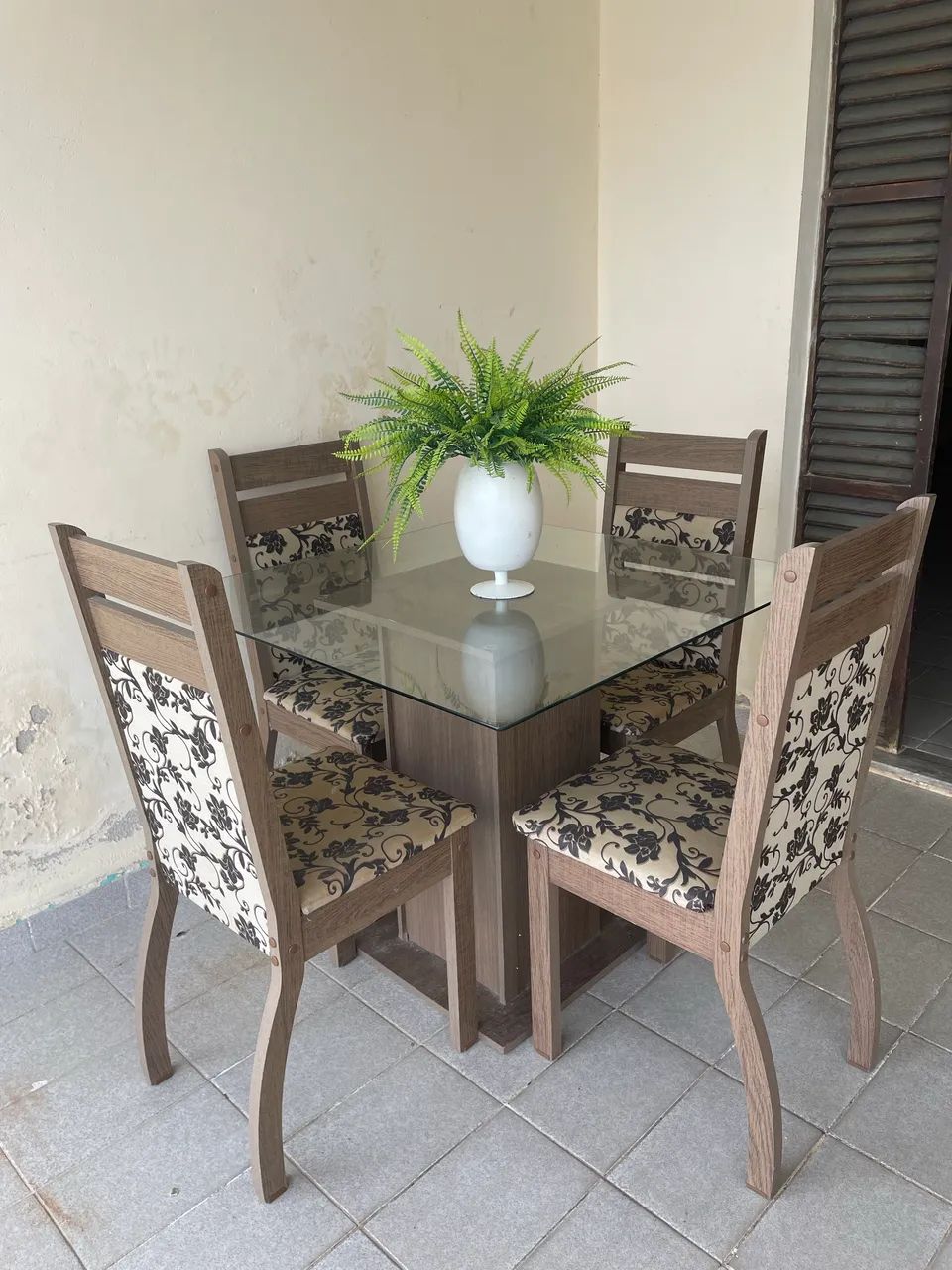 Mesa c 4 cadeiras 