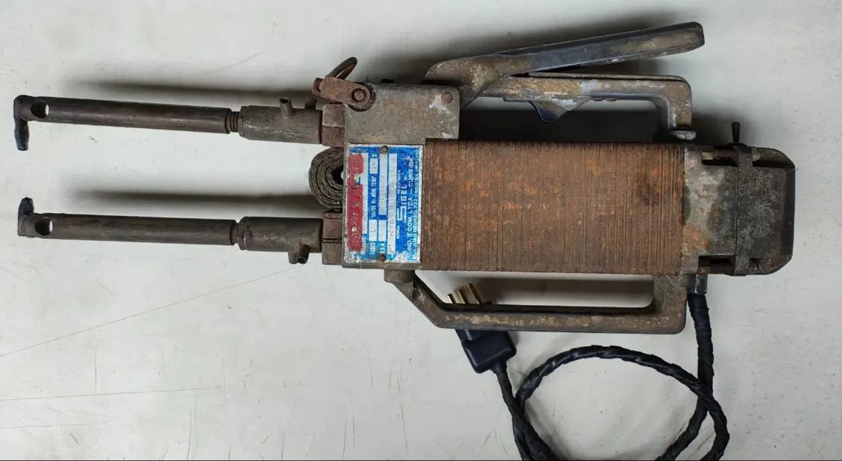 Máquina de Solda Ponto / Ponteadeira SIGEL 220v