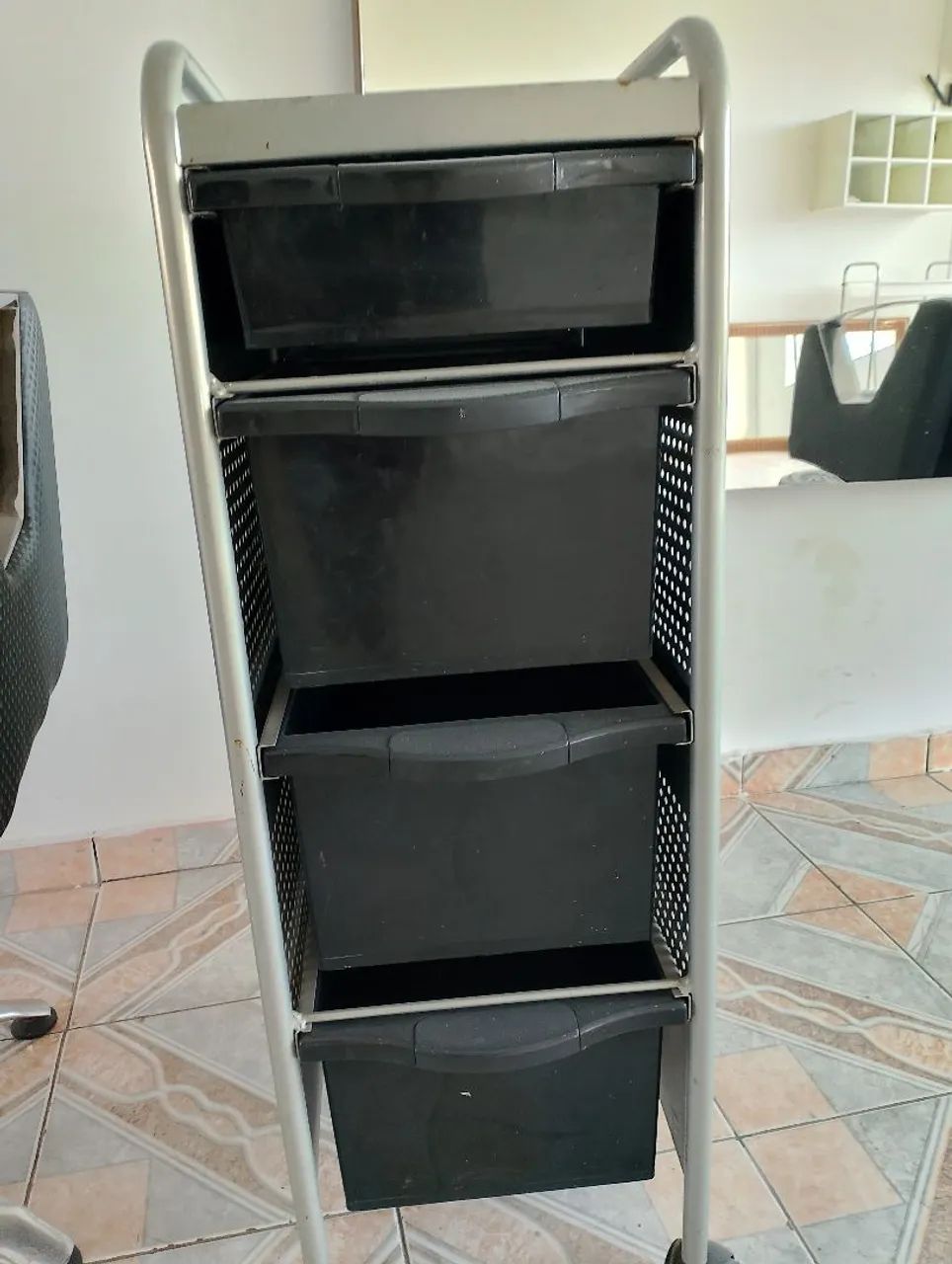 Carrinho auxiliar para salão 