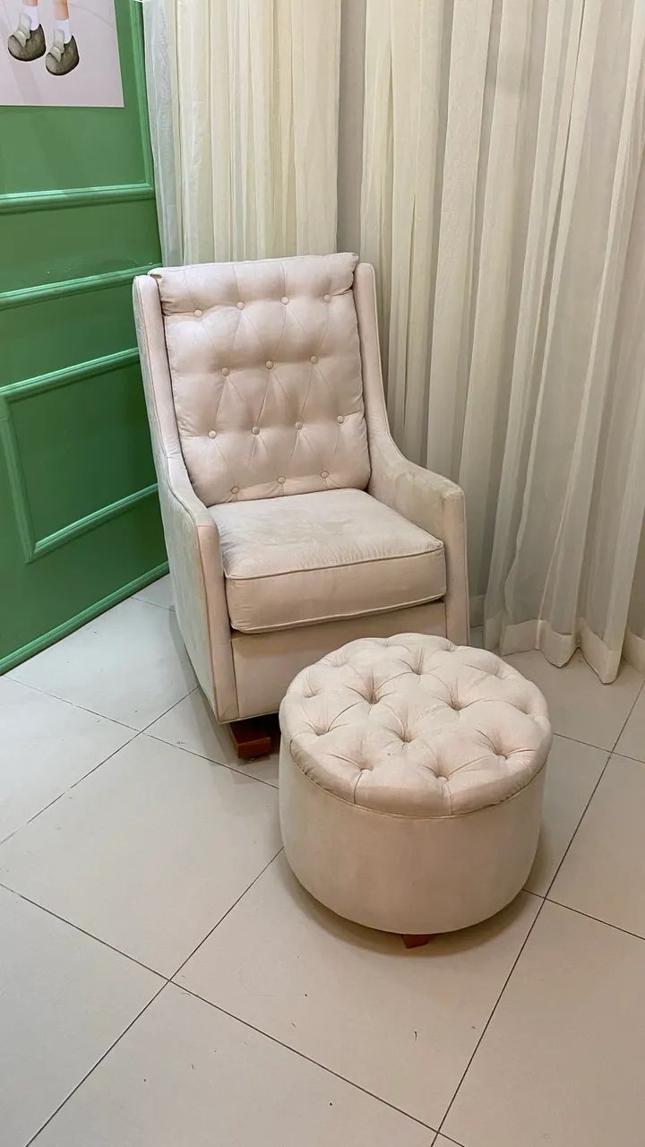 Poltrona de amamentação com puff 441140313610014723