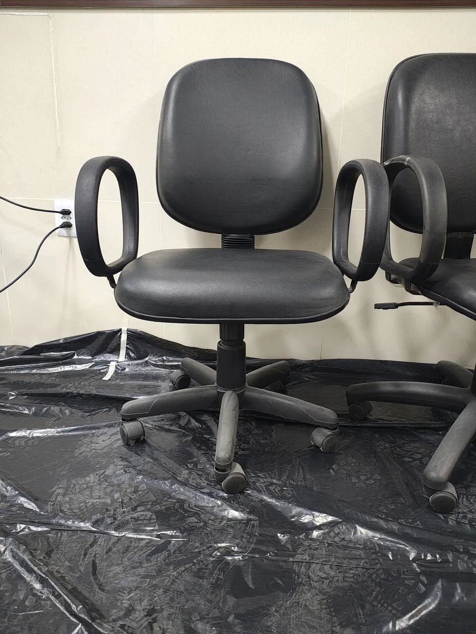 VENDO 7 CADEIRAS EXECUTIVAS MUITO BARATAS  - Foto 3