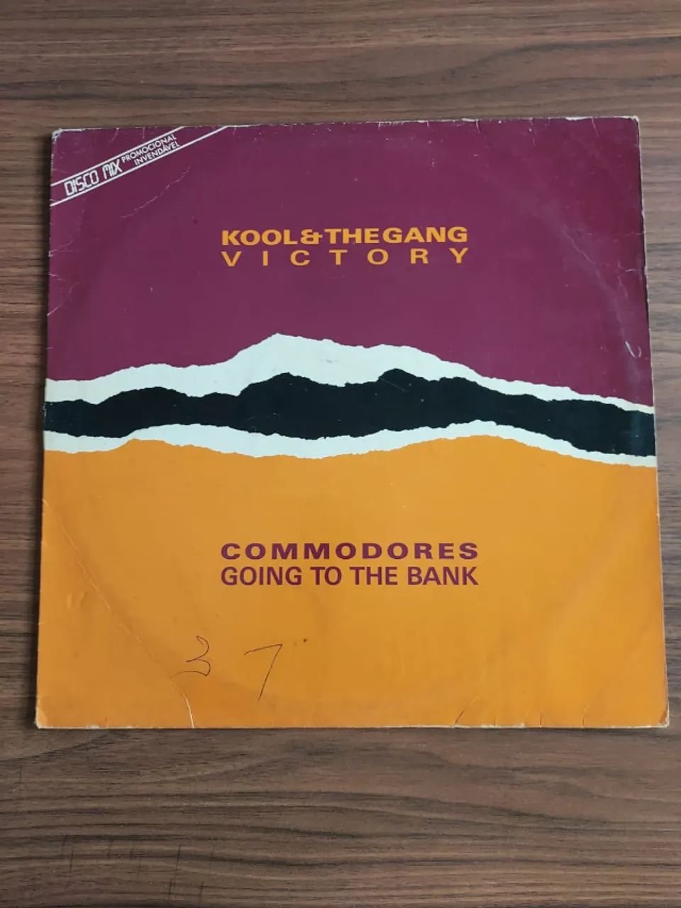 Disco de Vinil: Kool & The Gang e Commodores: " Victory" e Going to the bank" - Foto 2
