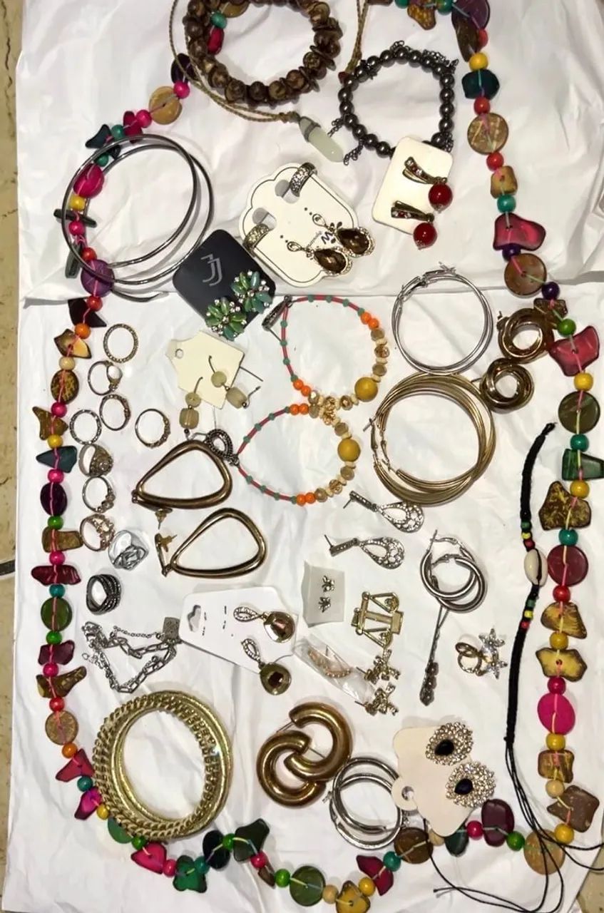 pote com joias e bijuterias variadas - Foto 4