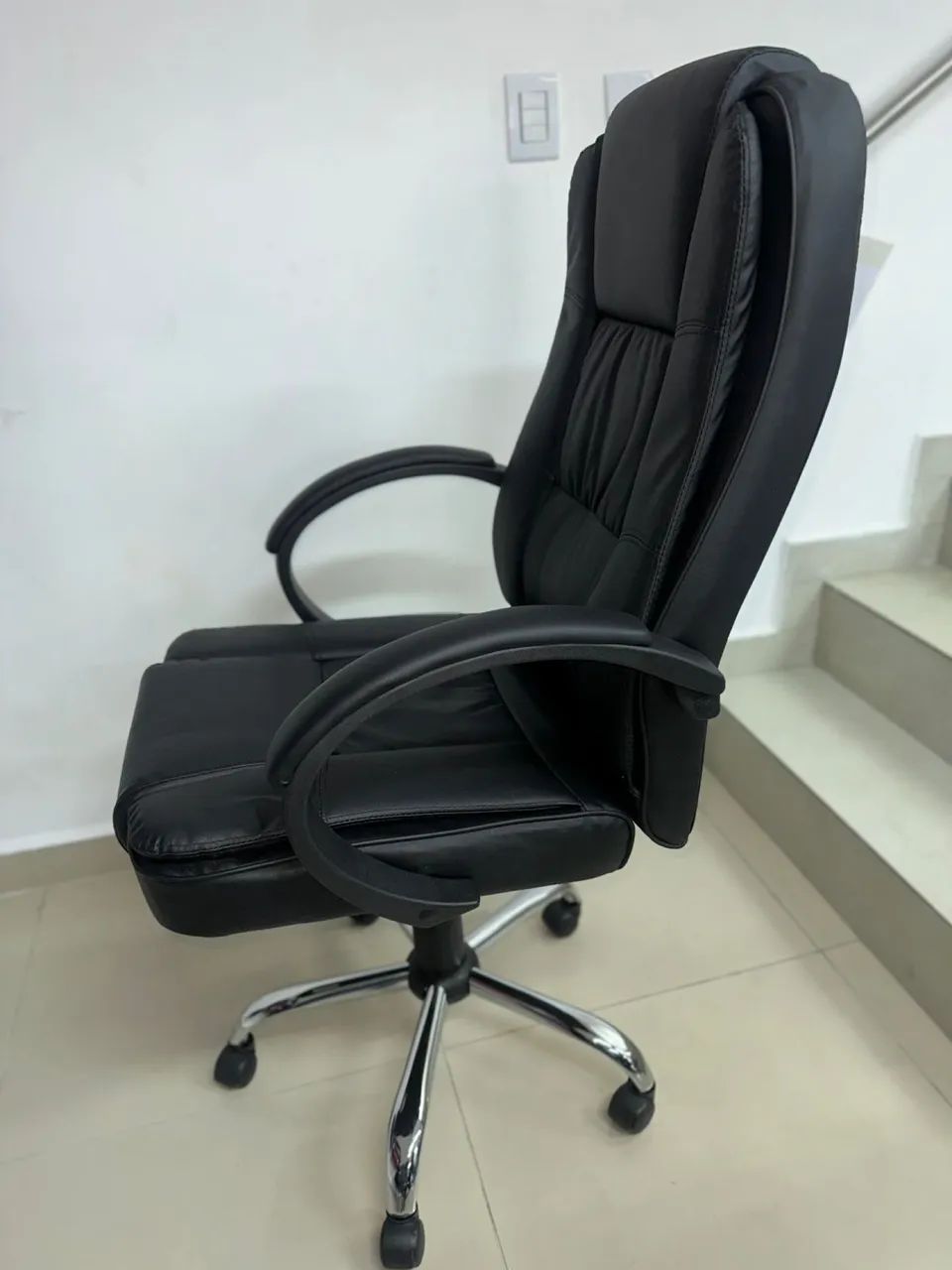 Cadeira de escritório Nova R$490,00 cada - Foto 5