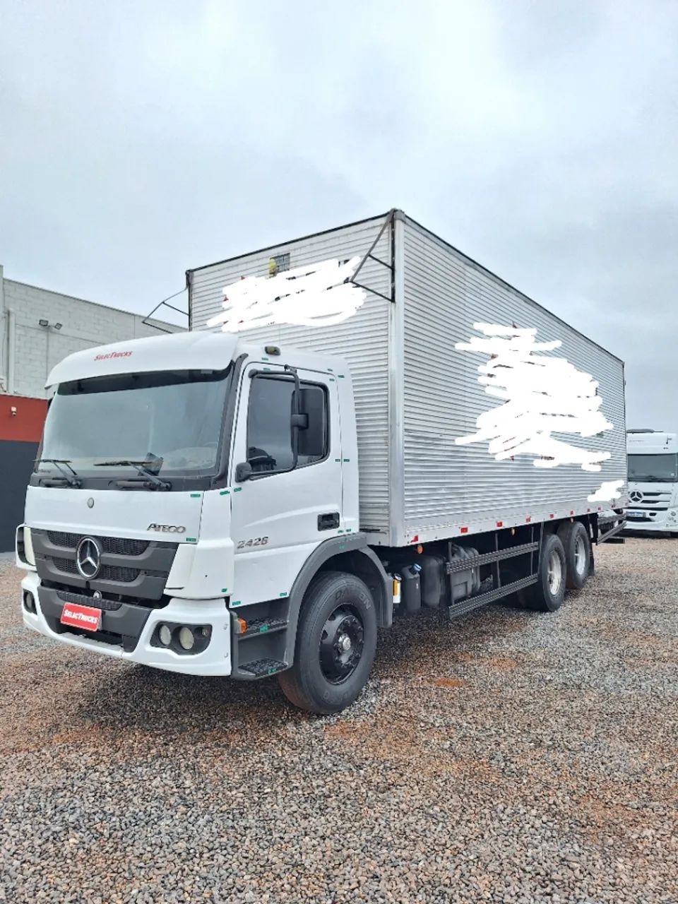 MB Atego 2426 6x2 baú 8.60m. - Foto 2