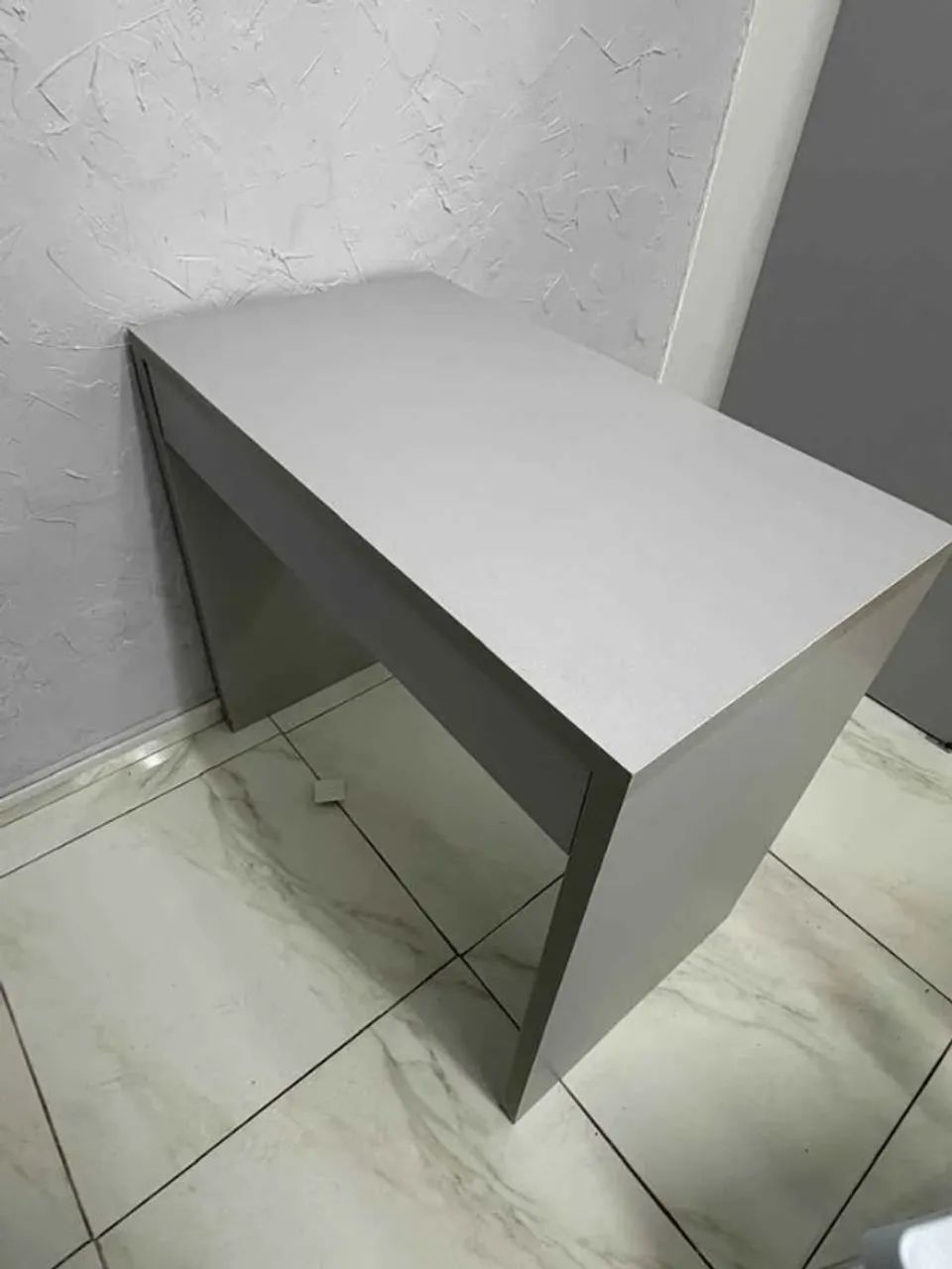 Mesa em MDF com Gaveta