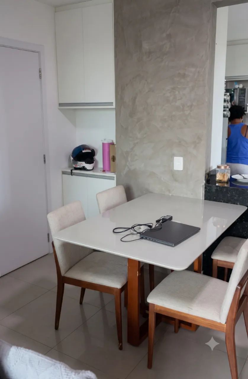 Jogo de Mesa Laqueada e 4 cadeiras Premium