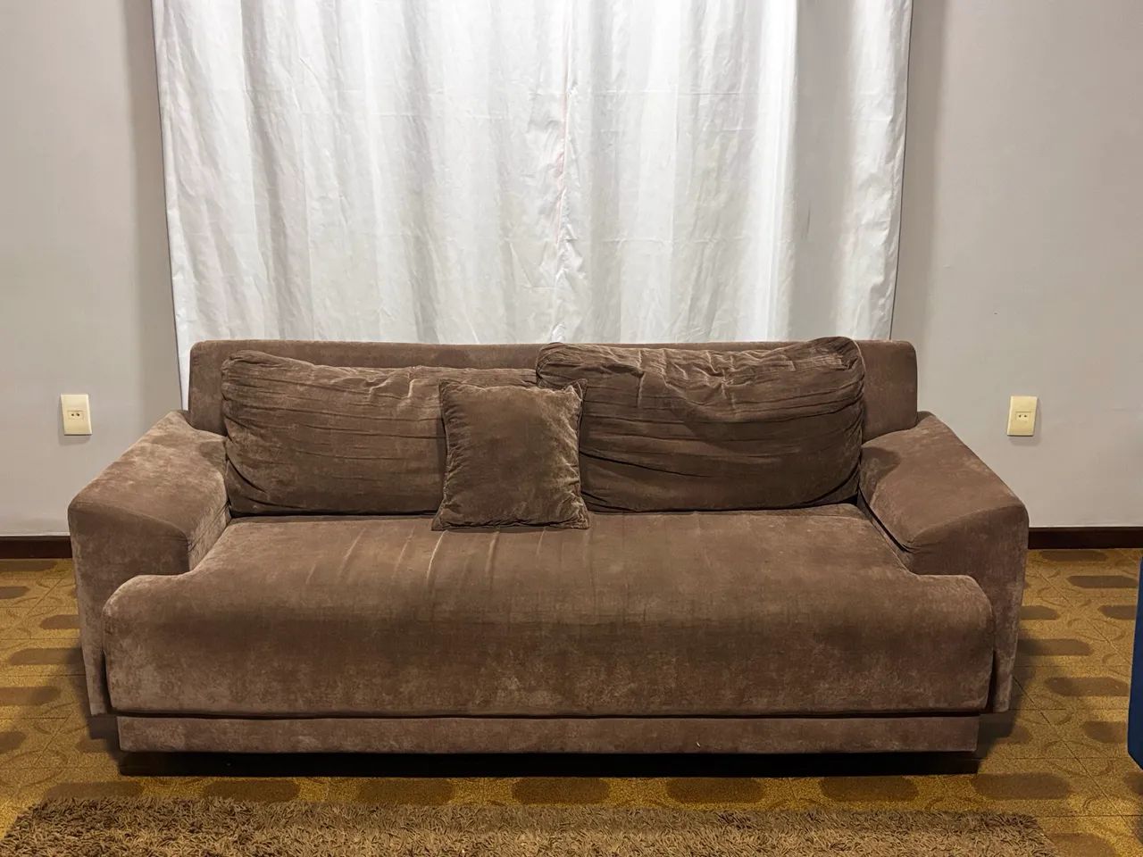 Vende-se 2 sofás.