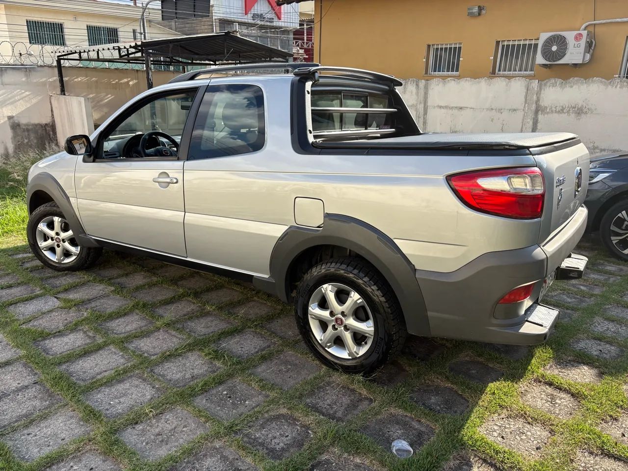 Fiat Strada Working Hard 1.4 Fire Flex 8V CD 2017 - Foto 2