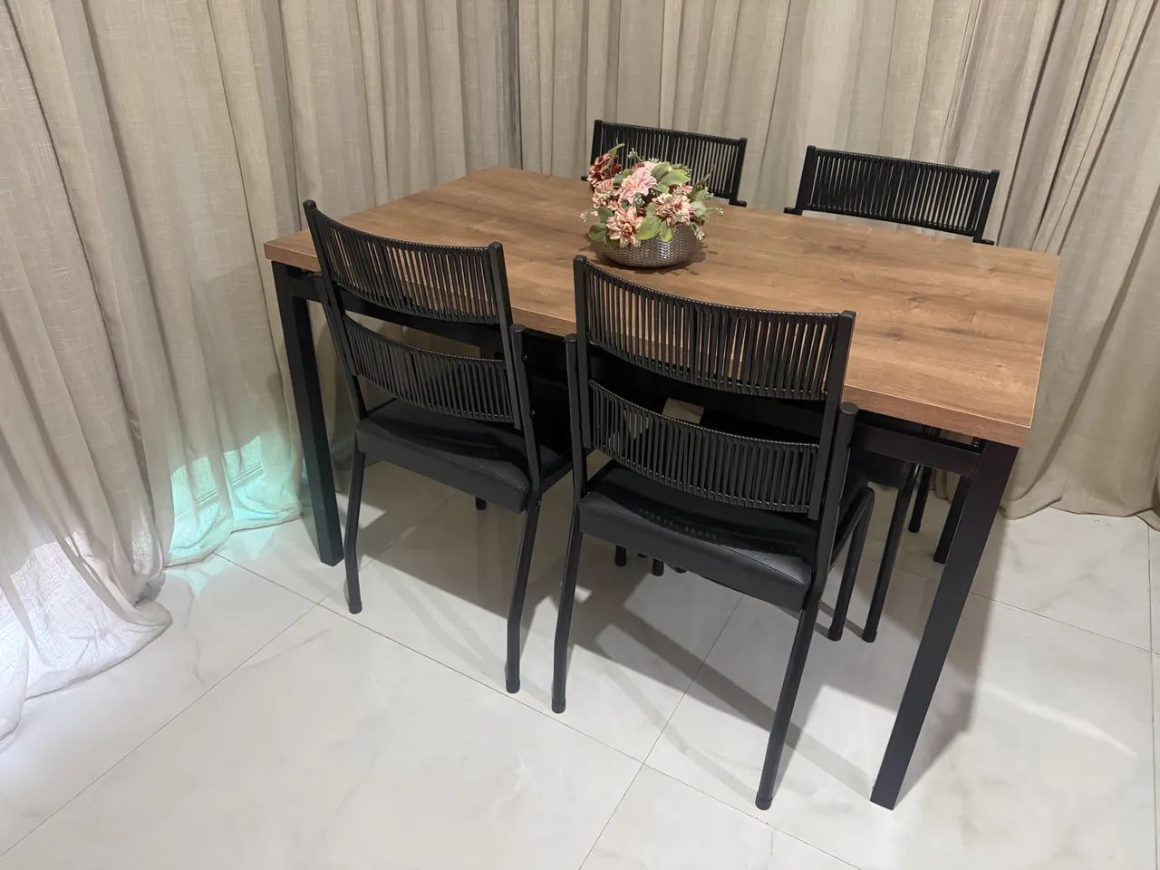 Conjunto de mesa de jantar seminovo  5 meses de uso - Foto 4