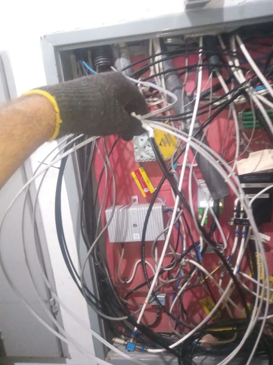 Desobstrução e passagem de cabos de fibra e rede de internet  - Foto 3