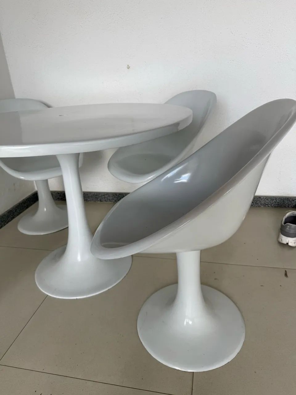 Conjunto de Mesa e 4 cadeiras - Foto 2