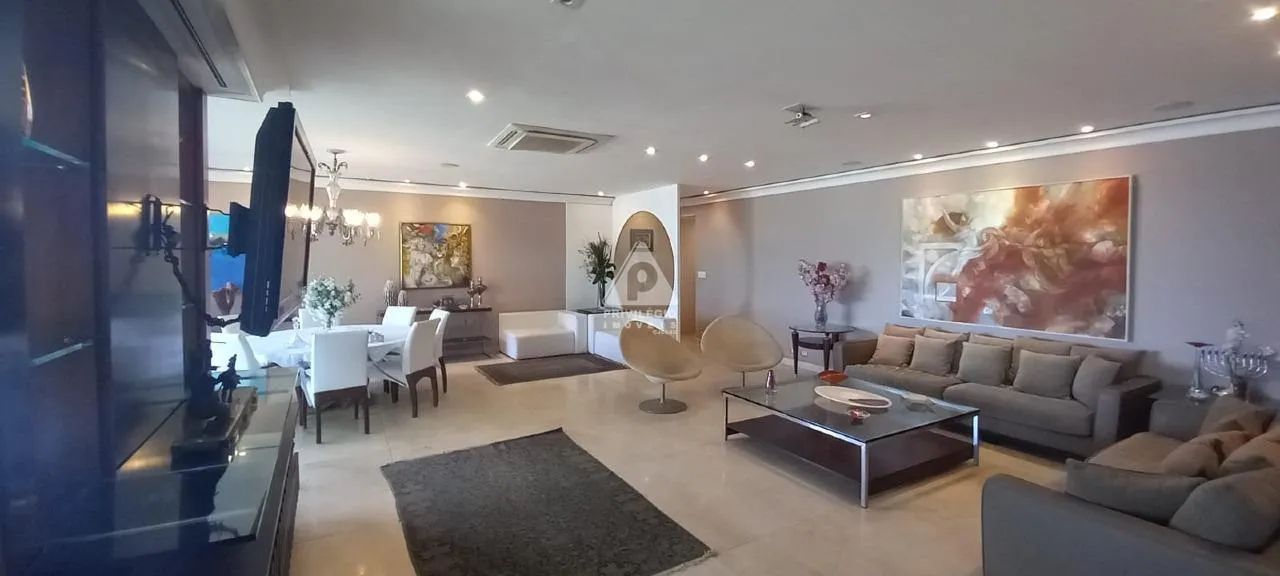 4 Quartos e 3 Suítes: na Avenida do Pepê.