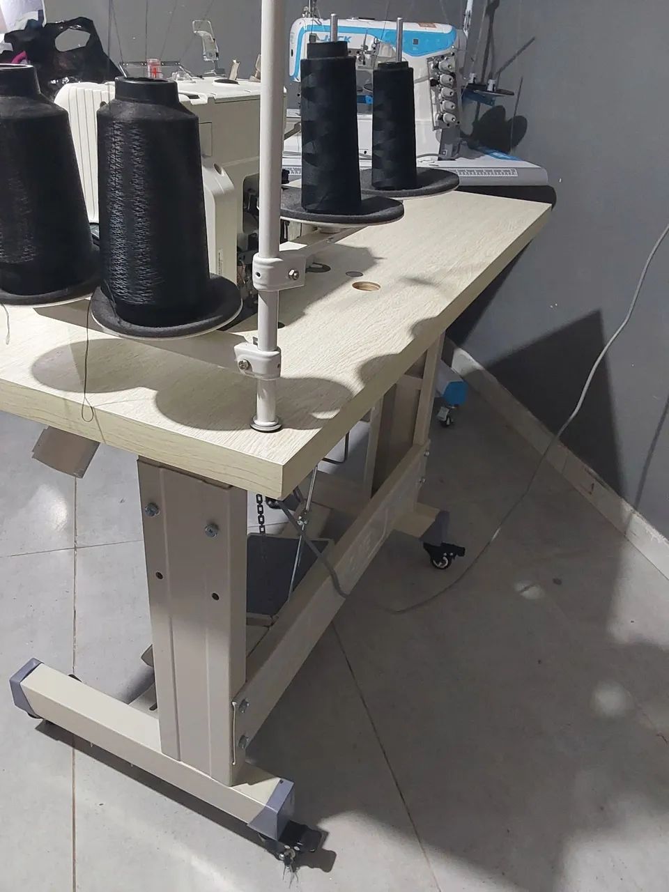Maquina industrial overlok  - Foto 4