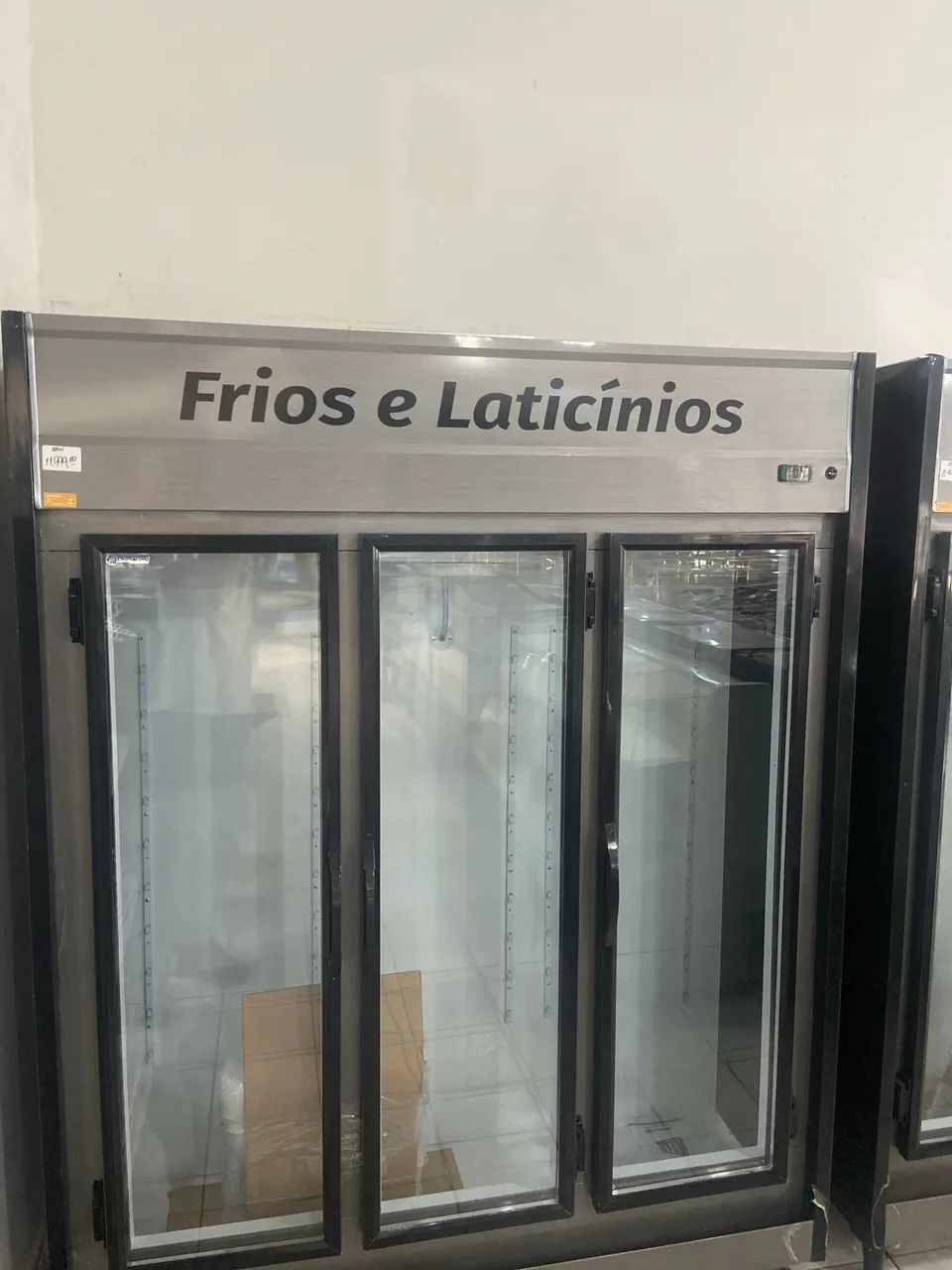 Geladeira expositora de duas ou três portas 