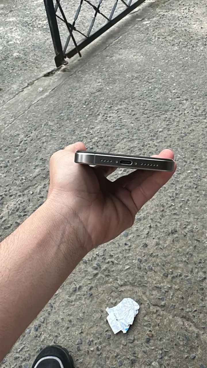 Vendo ou troco iPhone 15 pro Max  - Foto 3