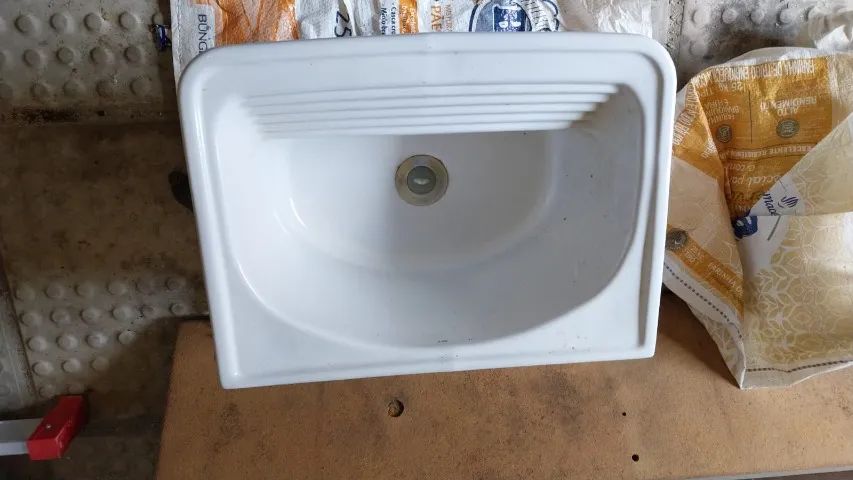 Tanque de louça Deca com válvula inclusa
