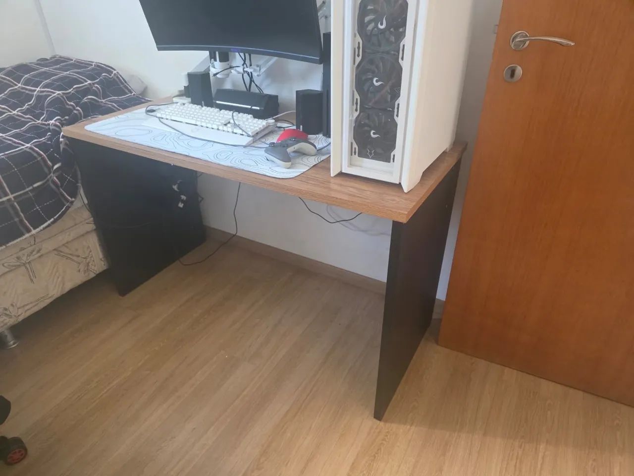Vendo mesa de estudo/trabalho