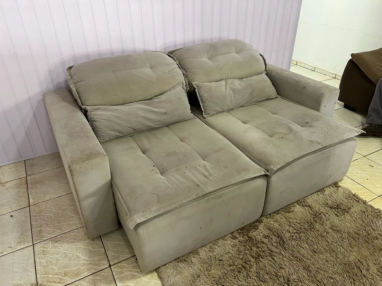 Vendo sofá retrátil e reclinável madeiramento maciço usado Entrego * - Foto 4