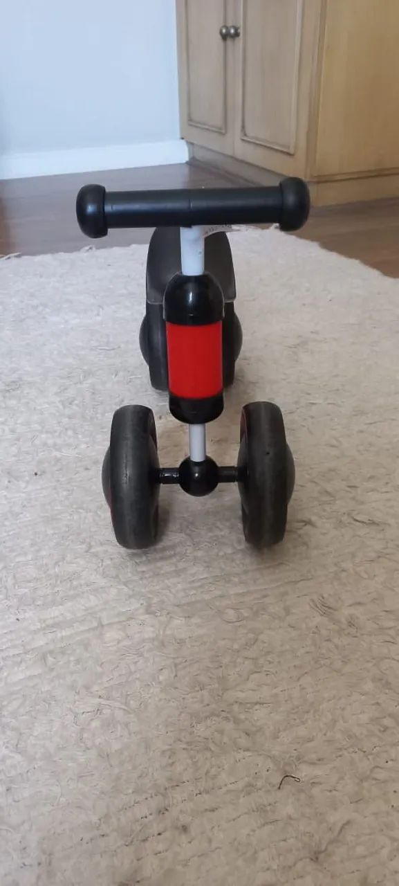 Bicicleta de equilibrio pouco uso
