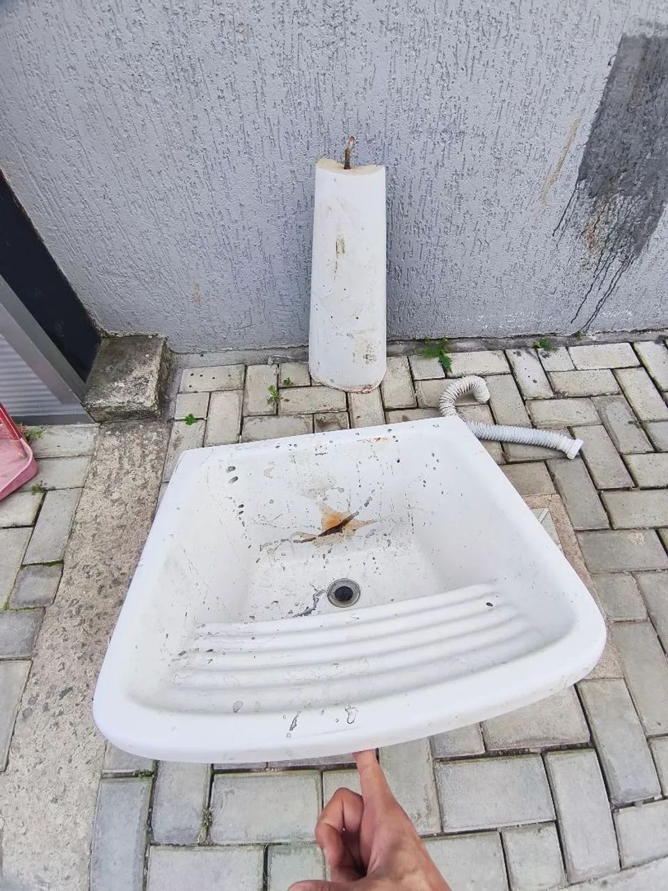 Blocos de cimento e restos de obra - Foto 3
