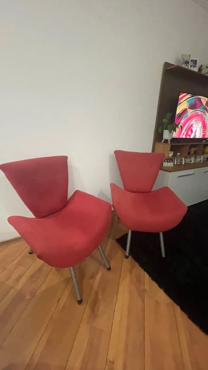 Sofá 2 lugares modelo retrô pés de madeira + 2 poltronas - Foto 5