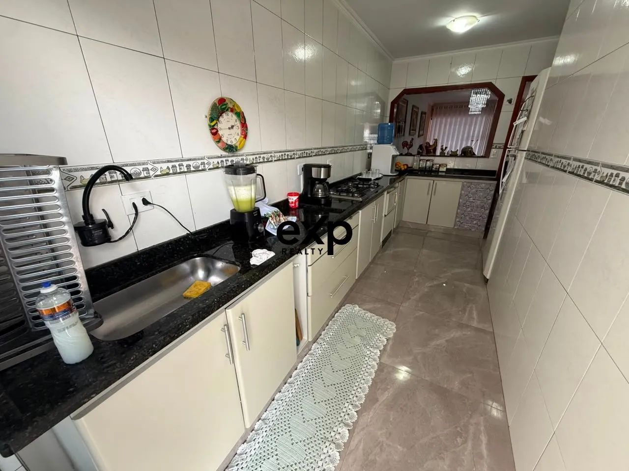 CASA COM 3 QUARTOS, SUÍTE E EDÍCULA COM CHURRASQUEIRA - Foto 5