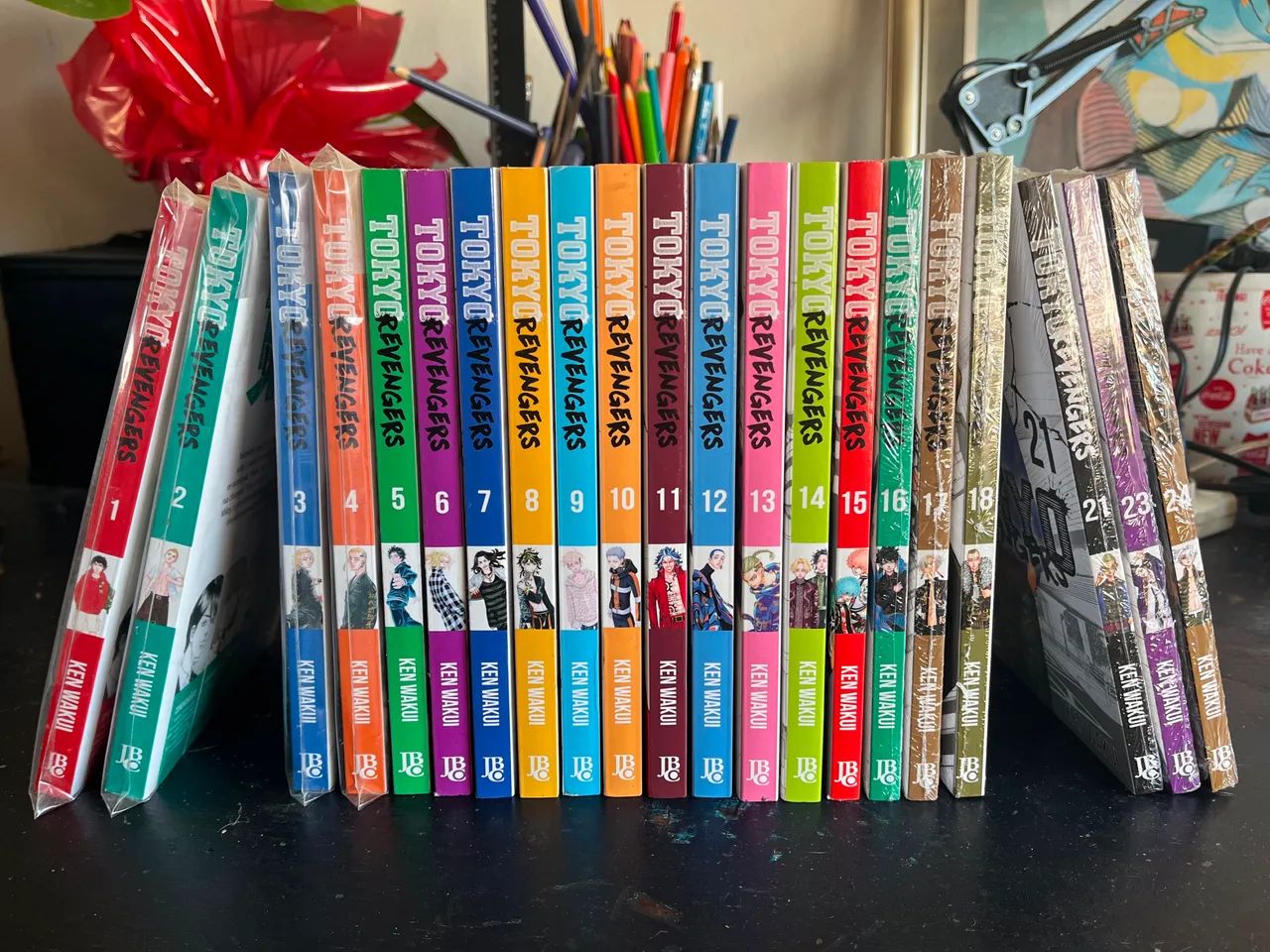 Tokyo Revengers dos volumes 1 ao 18 + 21, 23 e 24 (alguns lacrados!)
