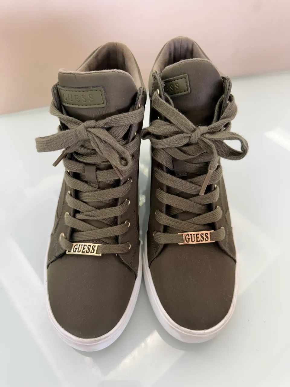 BOTA GUESS COM SALTINHO IMPORTADA DOS  EUA  - Foto 5