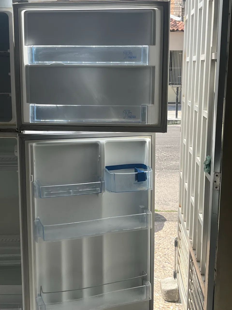 Vende-se geladeira