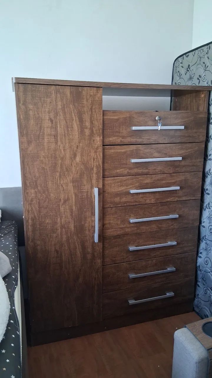 Vendo cômoda semi nova