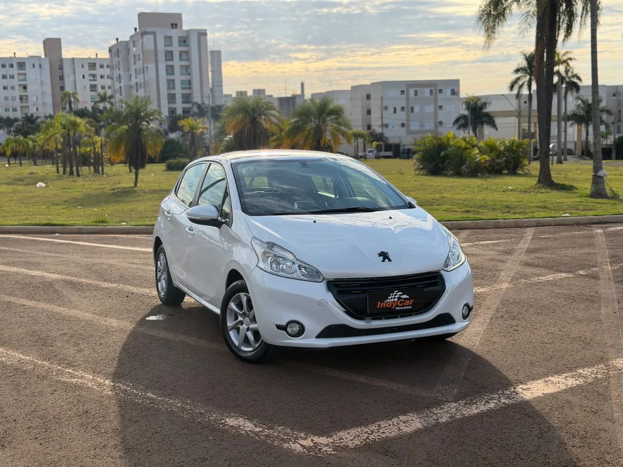 Peugeot 208 208 Allure 1.5 Flex 8V 5p 2014