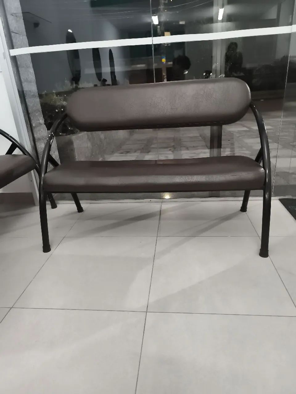 Cadeira cabeleireiro e bancos de recepção - Foto 3