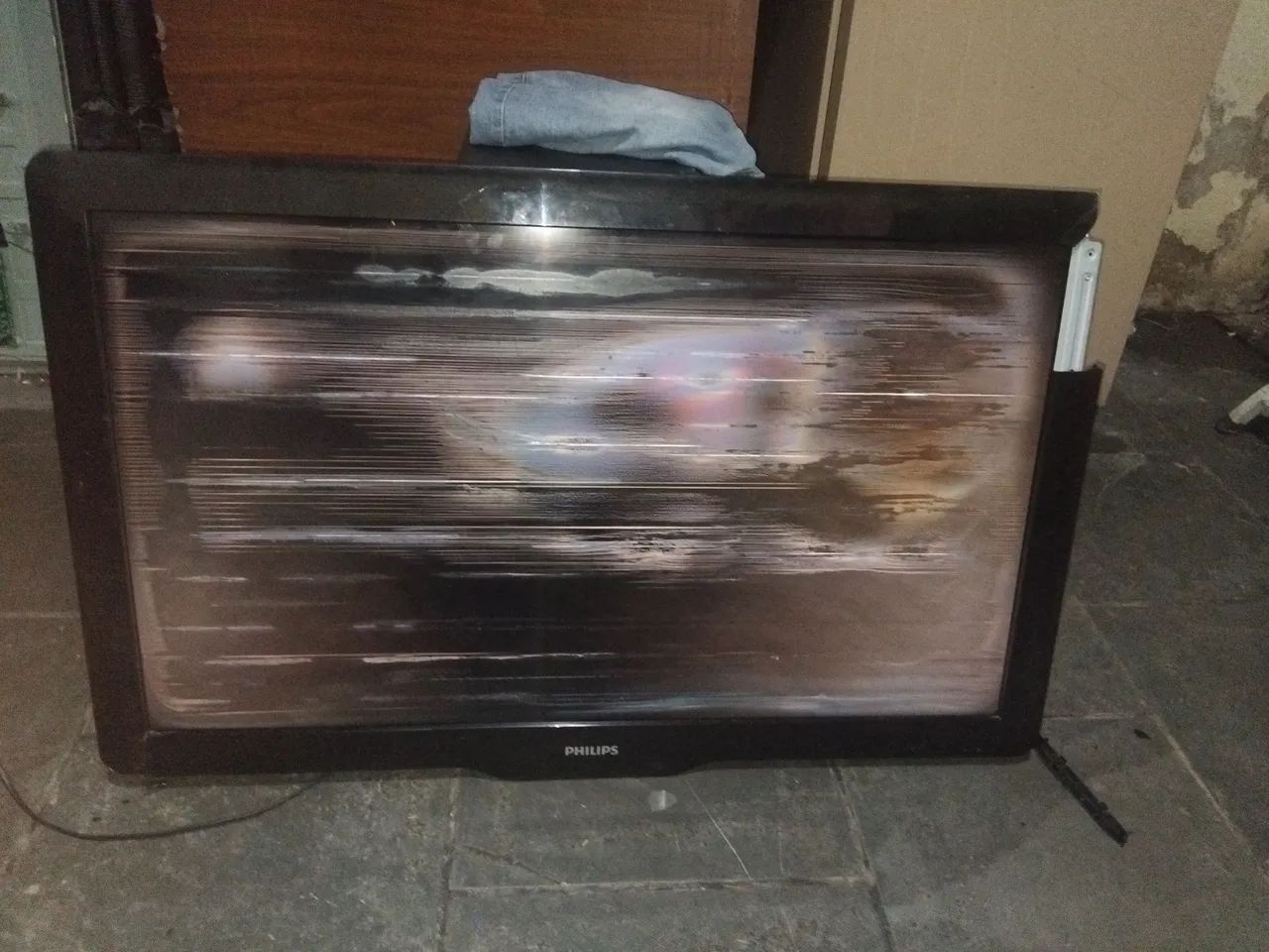 Tv Philips 40pfl3606d com manchas na tela 422080316200069122