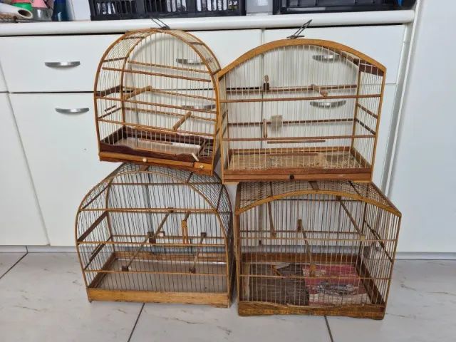 Gaiolas baratas. As 4 por R$200,00. Para desocupar espaço.
