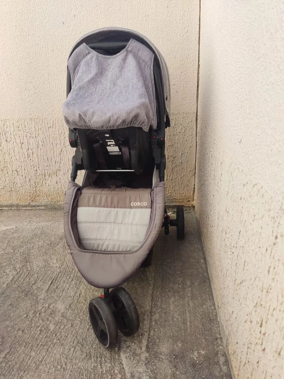 Carrinho de bebê e bebê conforto  - Foto 2
