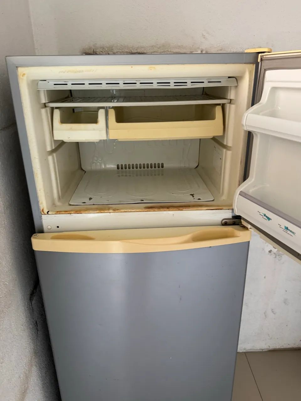 Vende-se Geladeira Cônsul Duplex - Cinza Envelopada - Foto 2