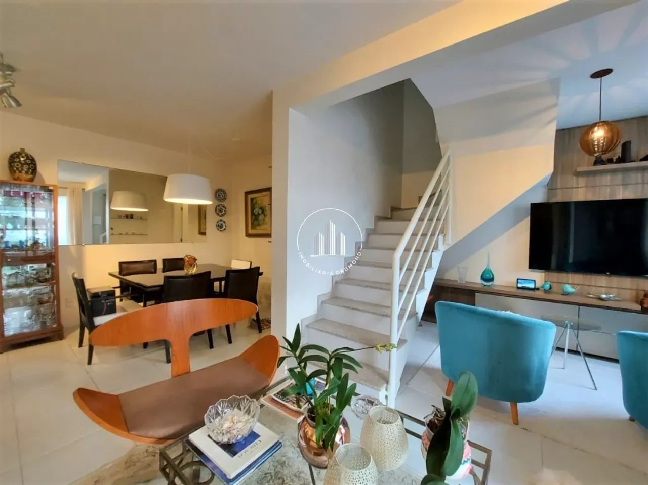 Cobertura duplex 4 Quartos com 3 Suítes e 166m² - Trindade - EST