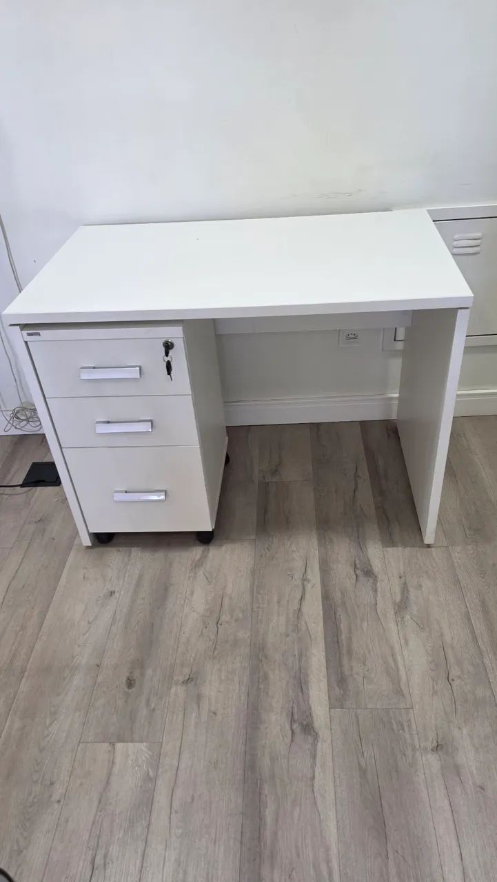 Mesa de escritório com cadeira  - Foto 5