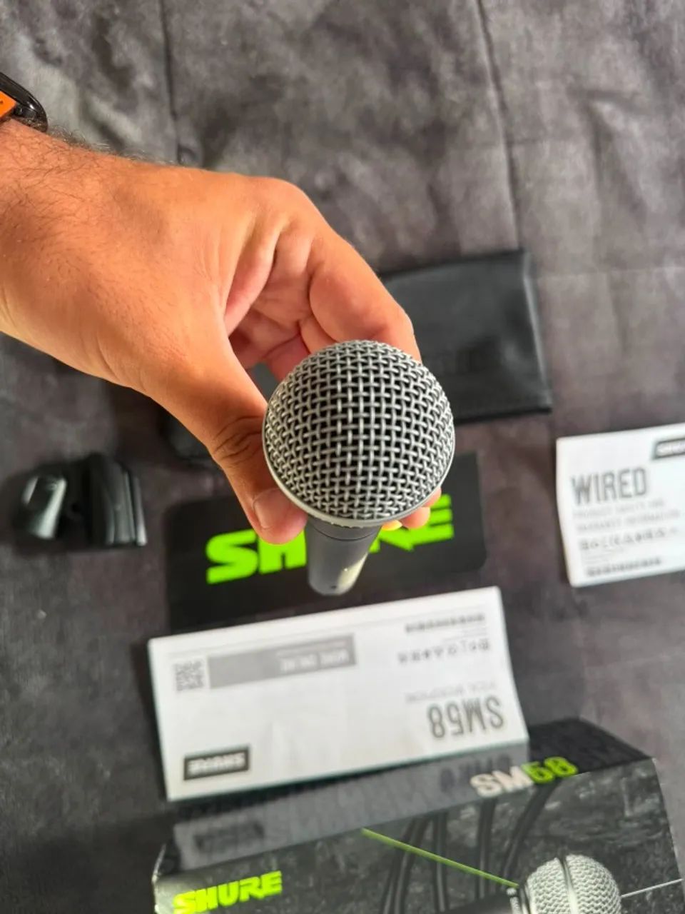 Microfone Shure SM58 + Caixa, Estojo e Suporte - Foto 3